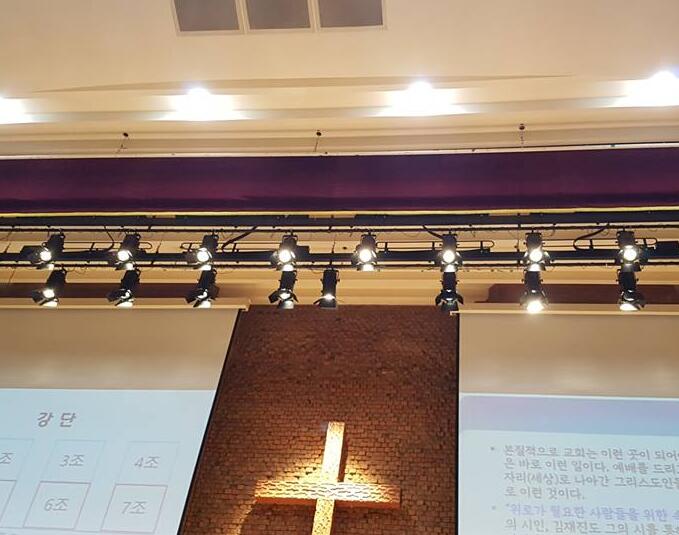 300W Led Fresnel Spotlight In Church Project