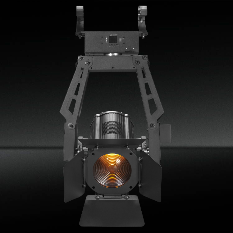 Cheap LED Fresnel Spotlight with Auto Zoom for Video